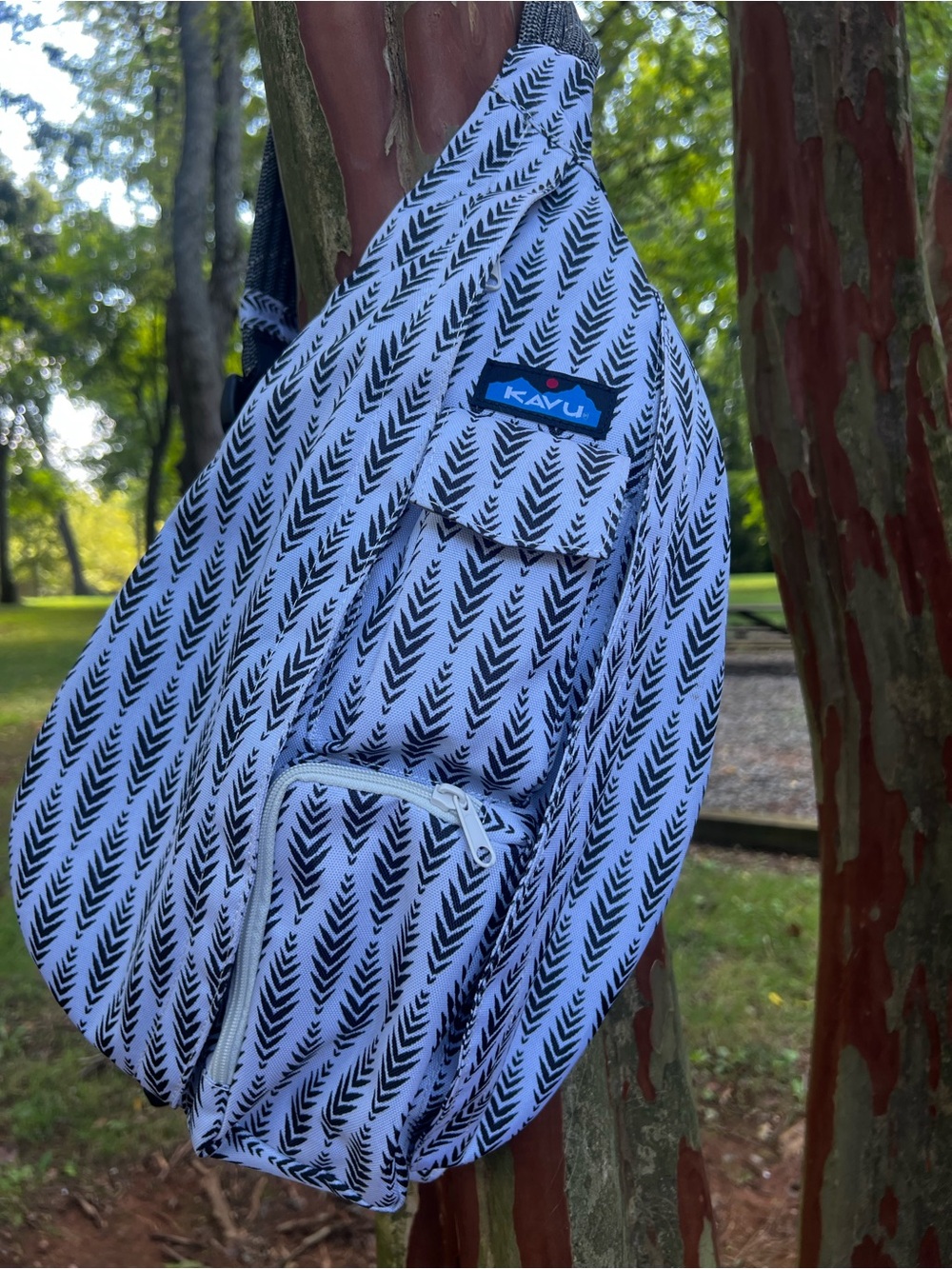 Kavu Black & White Chevron-Style Sling Bag